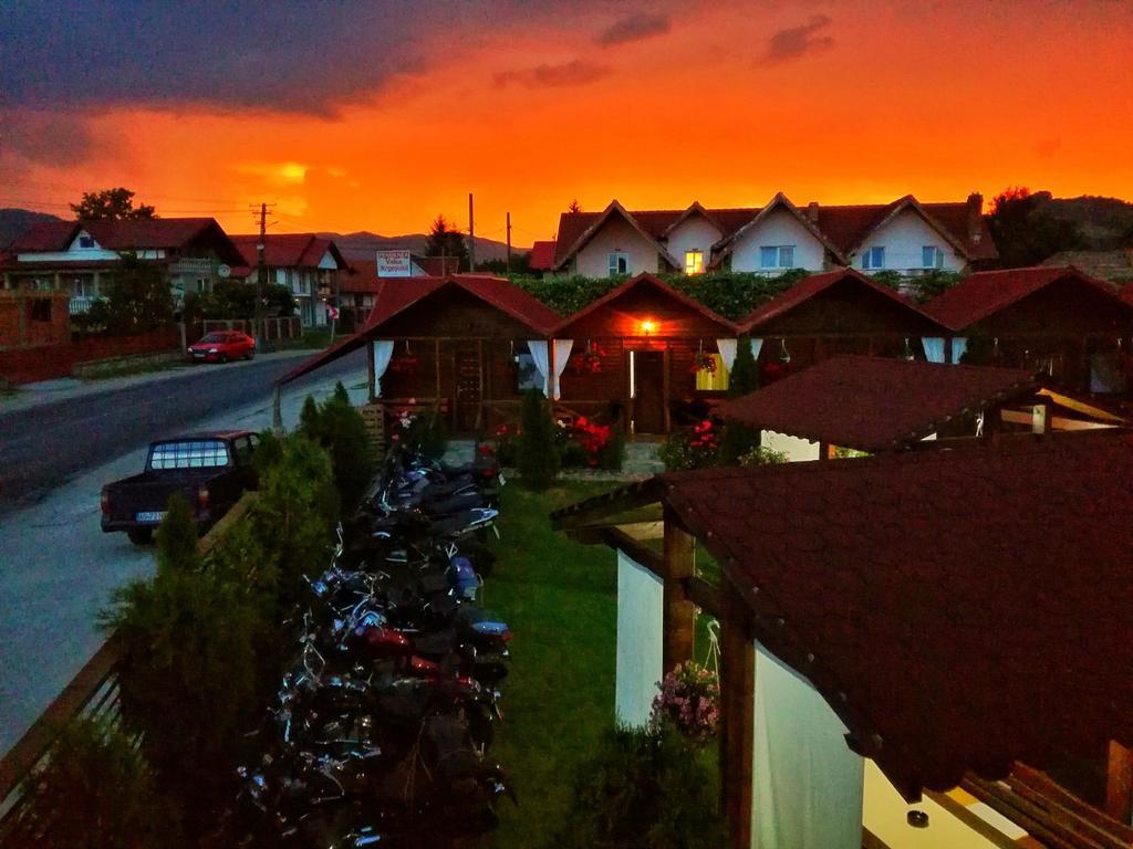 Pensiunea Valea Argesului Albestii Paminteni Luaran gambar